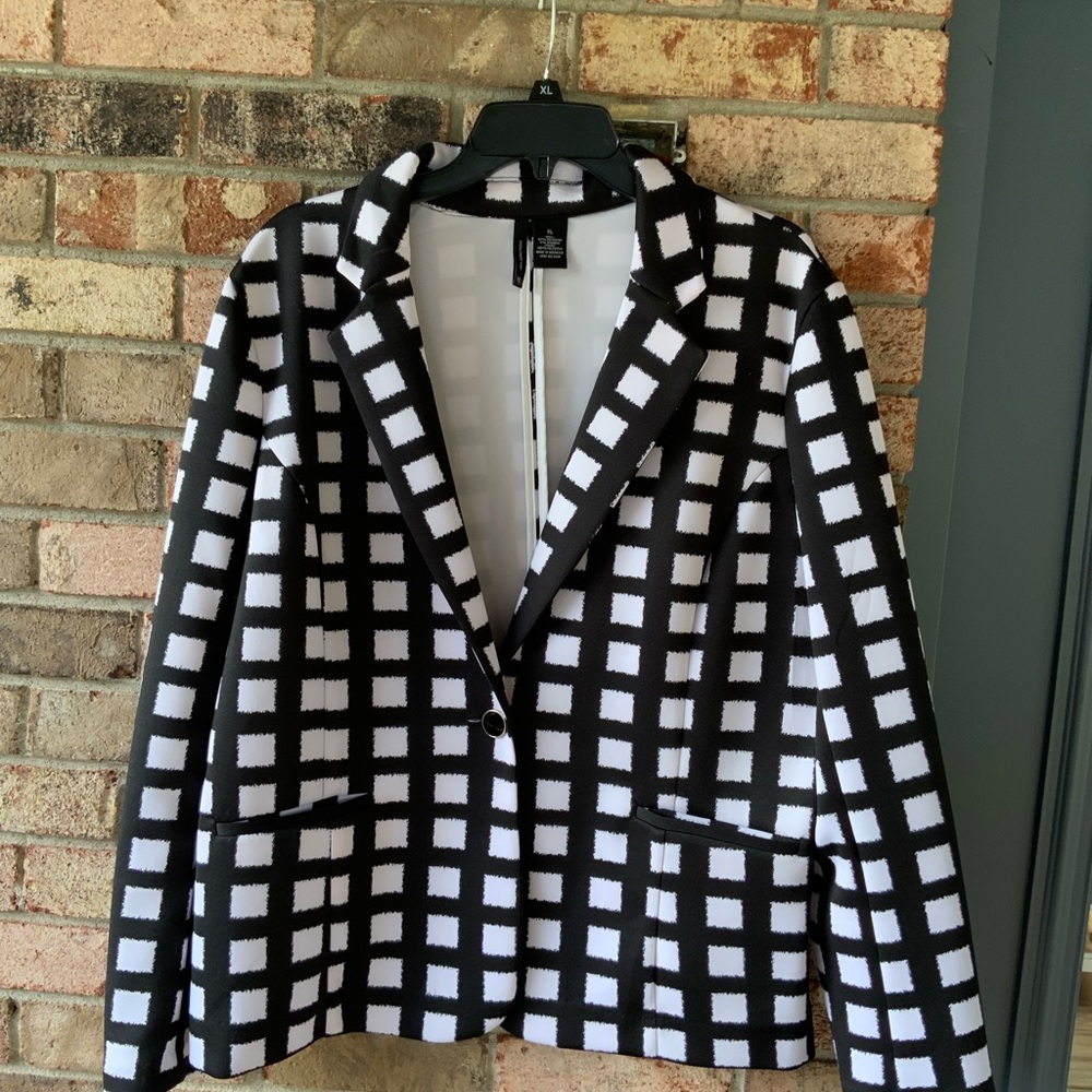 Chic Black and White Checkered Women's Blazer